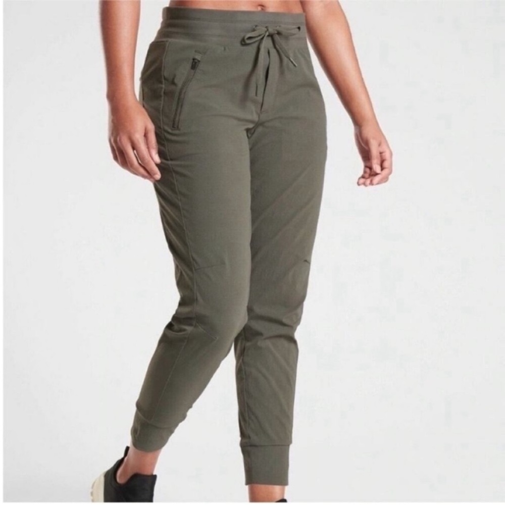 Athleta Trekkie North Jogger Pants in Mountain Olive